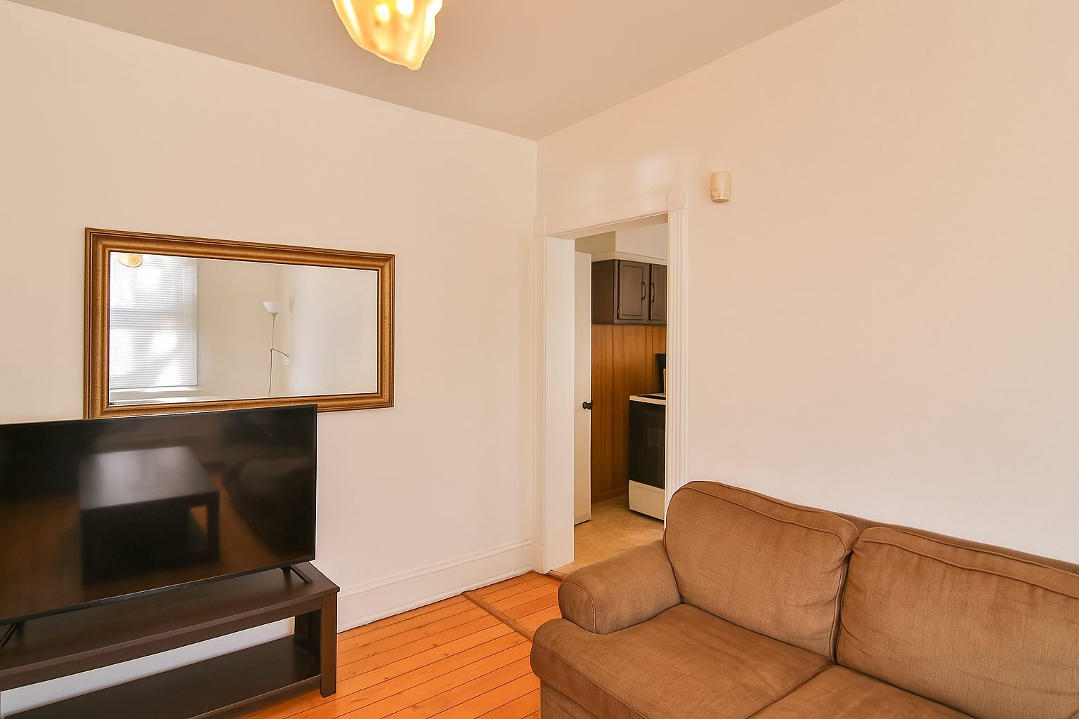 419 Vine St dining area - Lehigh student housing South Bethlehem PA